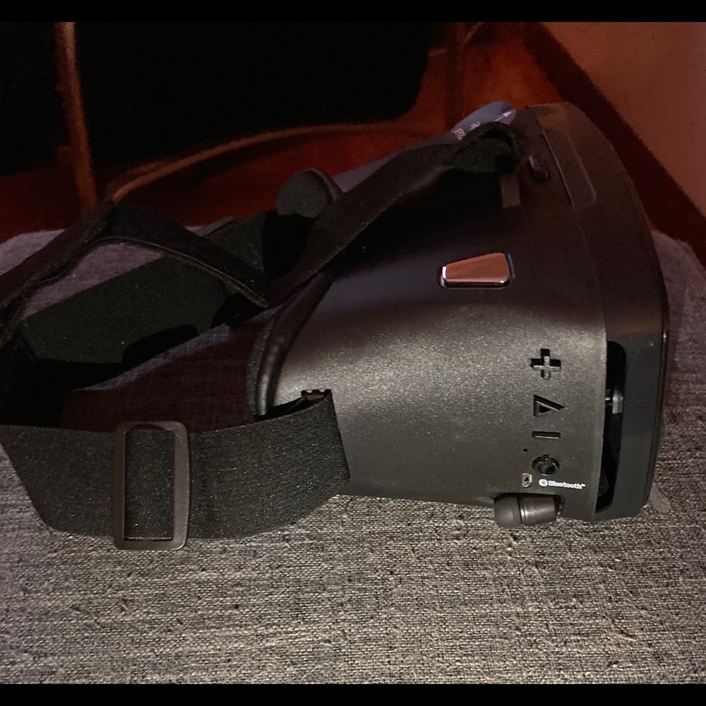 Virtual reality smartphone headset. - Picture 4 of 10